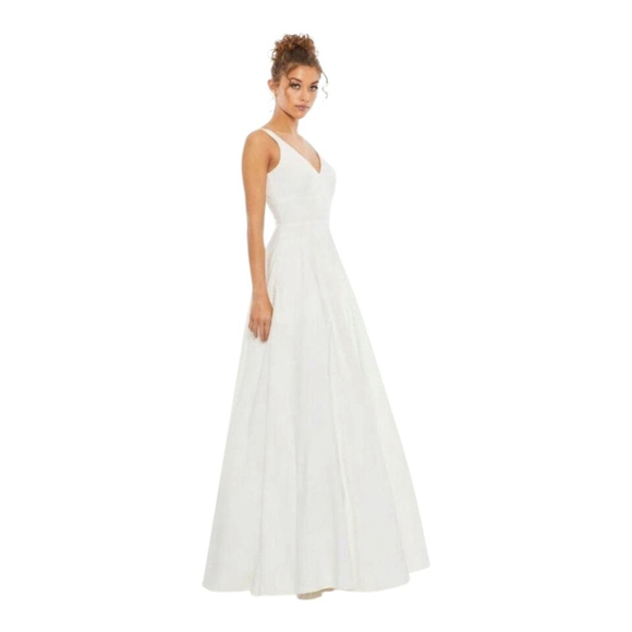 Mac Duggal Gown Size 8 White V-Neck - Picture 1 of 10